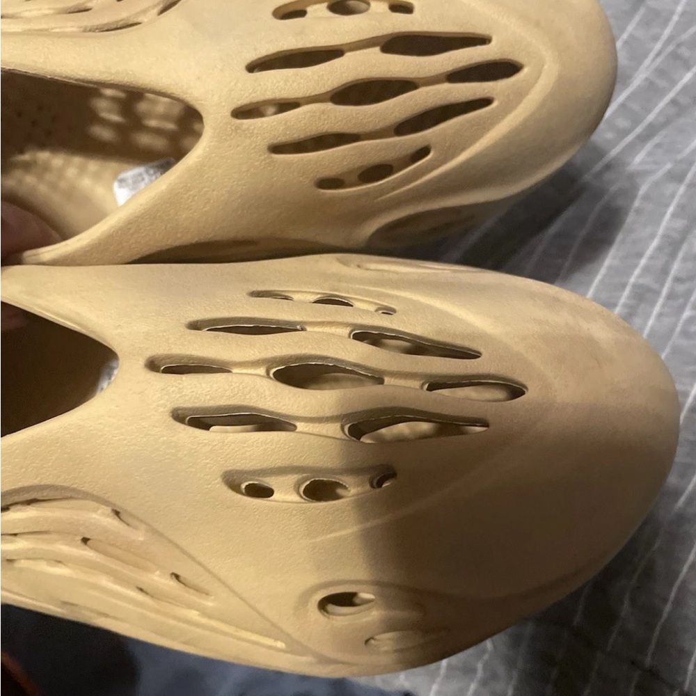 adidas Yeezy Foam Runner Sand/Beige Slip-On - Picture 4 of 8